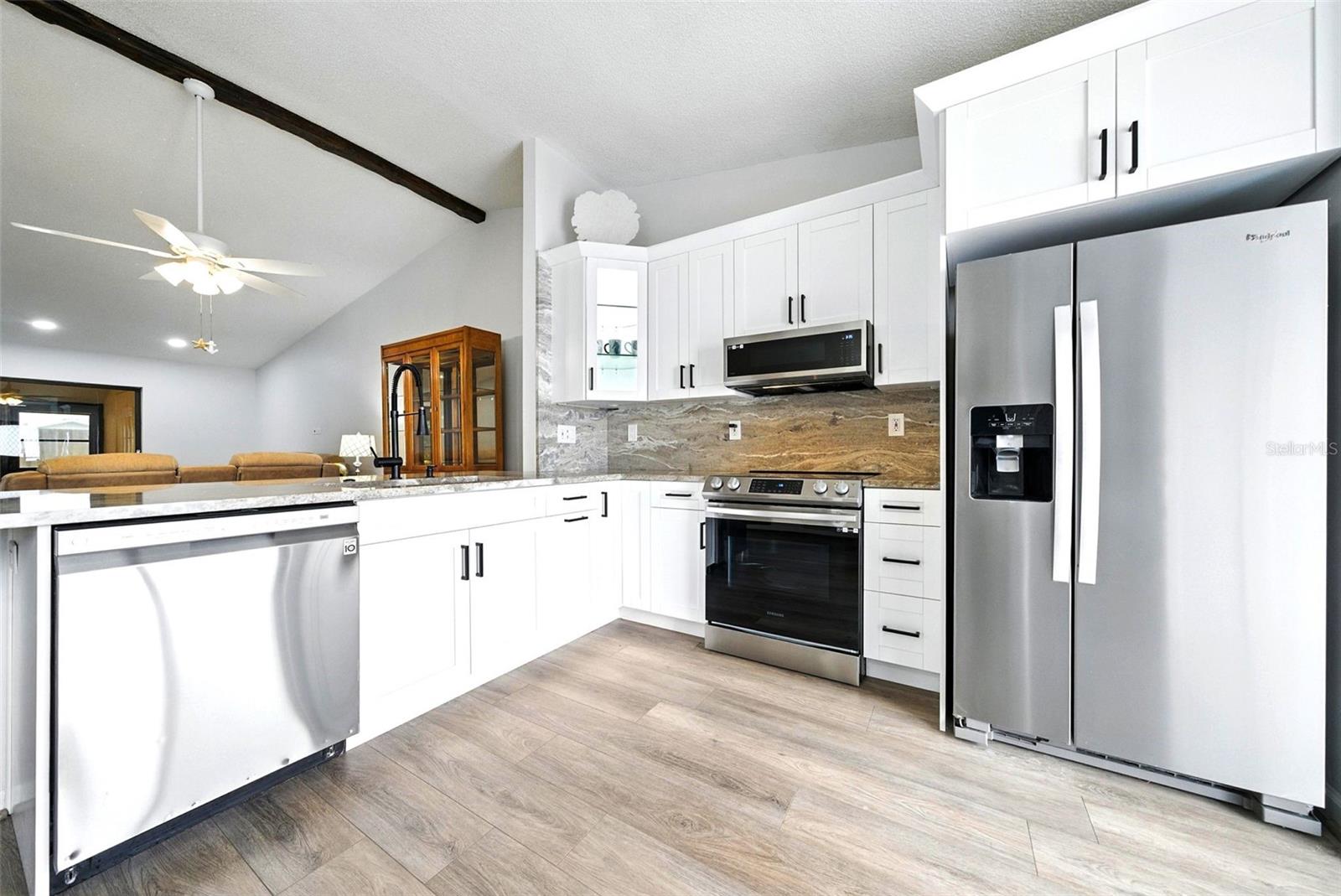 1725 PINE RIDGE WAY E #E