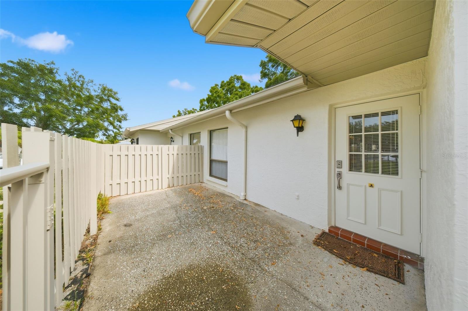 1725 PINE RIDGE WAY E #E