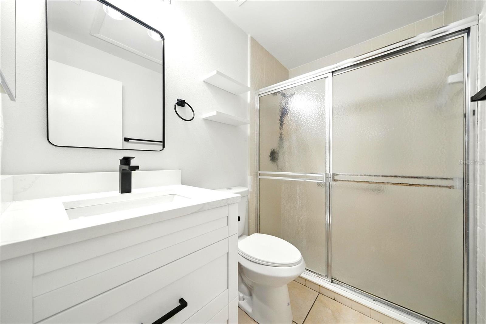 1725 PINE RIDGE WAY E #E