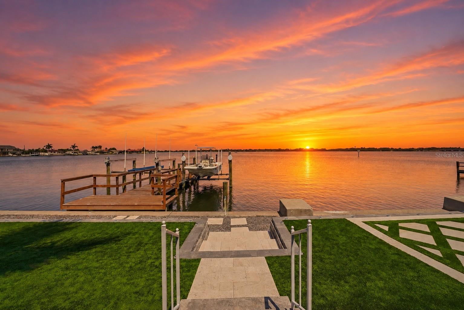 5207 BAY STATE RD