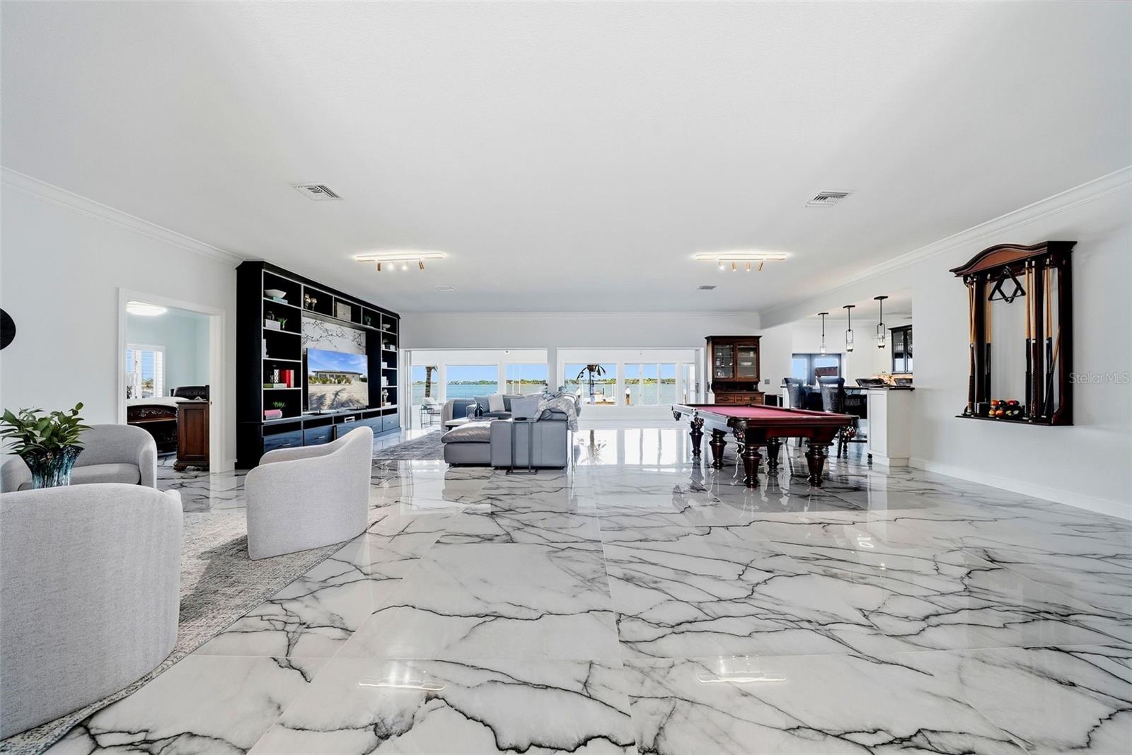 5207 BAY STATE RD
