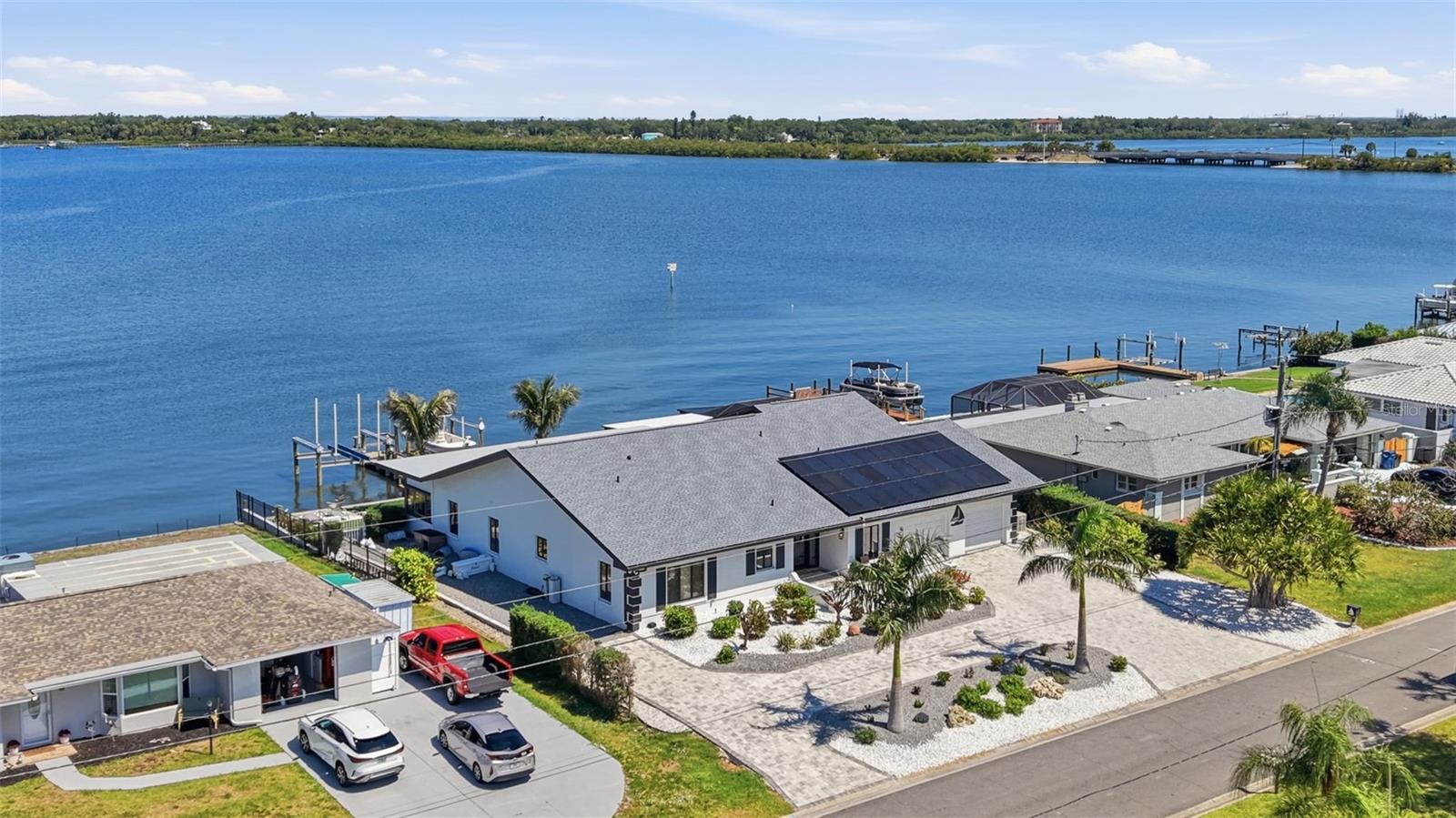 5207 BAY STATE RD