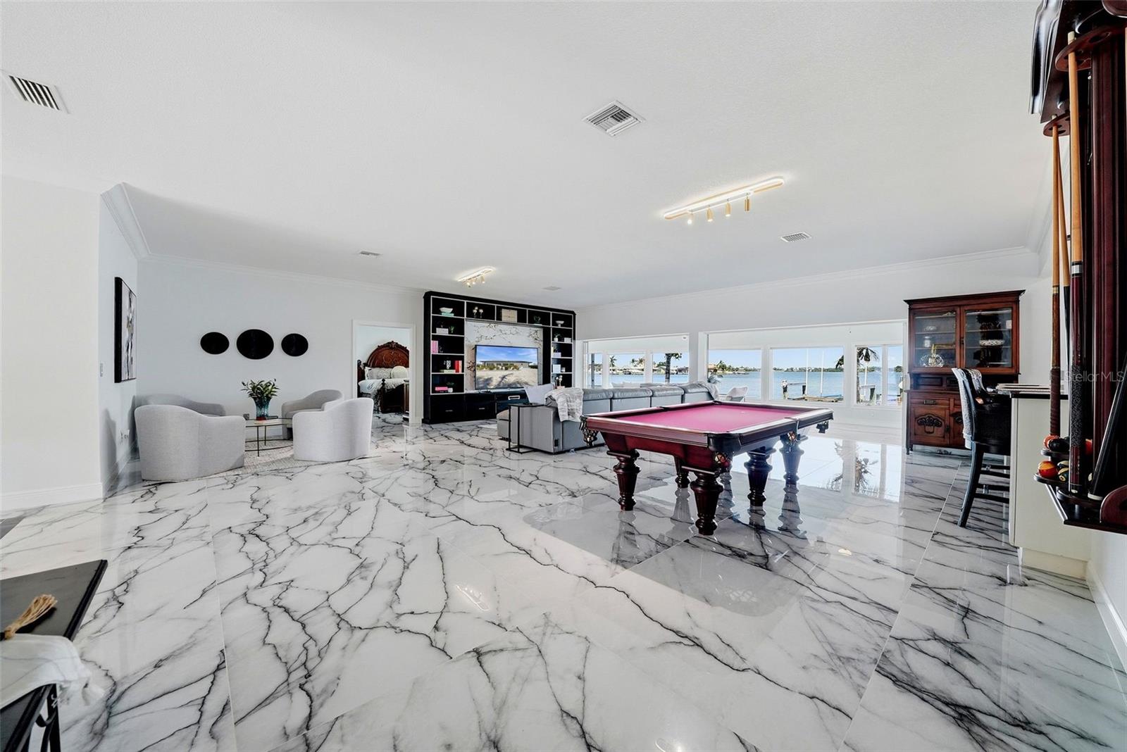 5207 BAY STATE RD