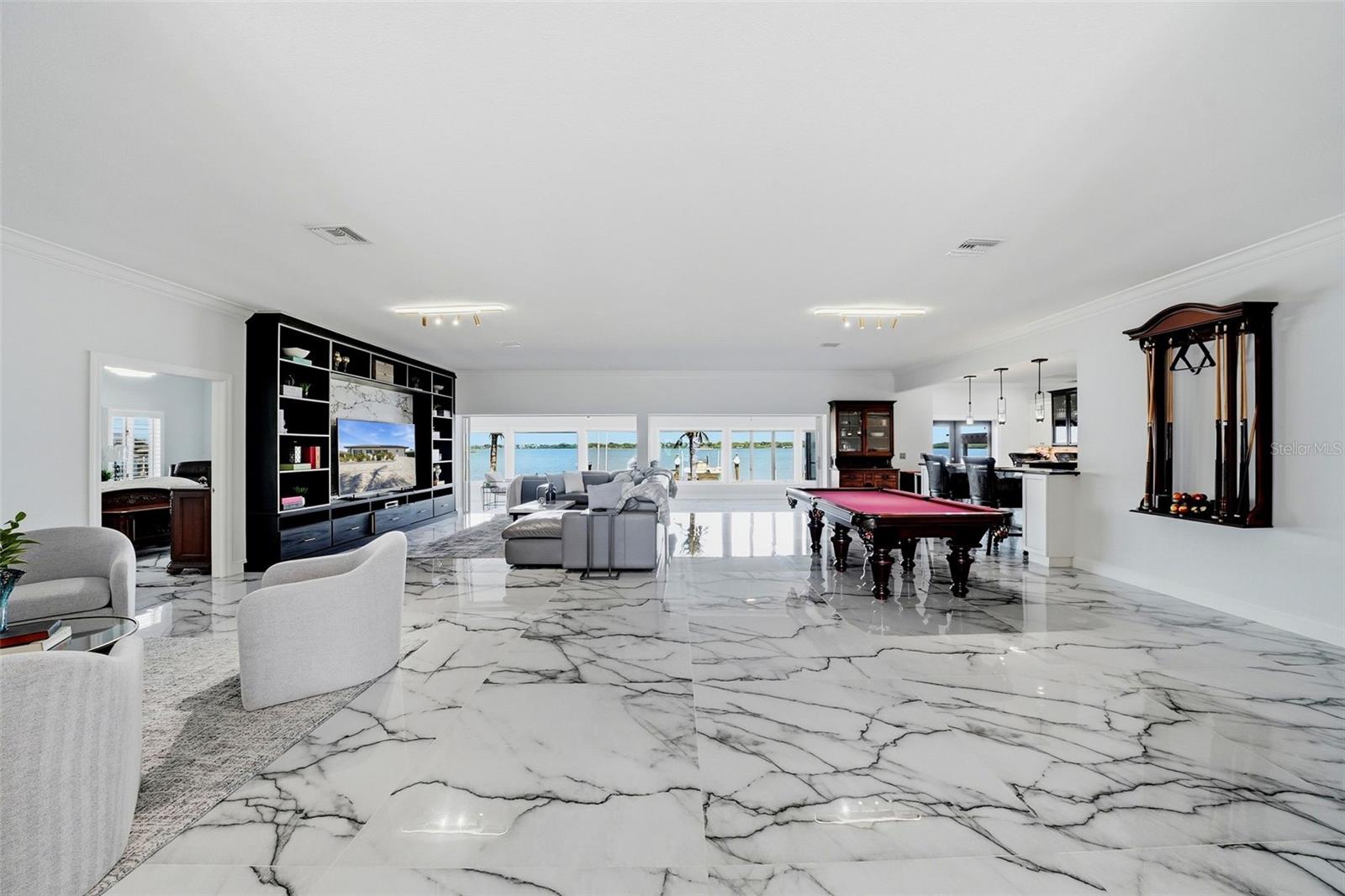 5207 BAY STATE RD