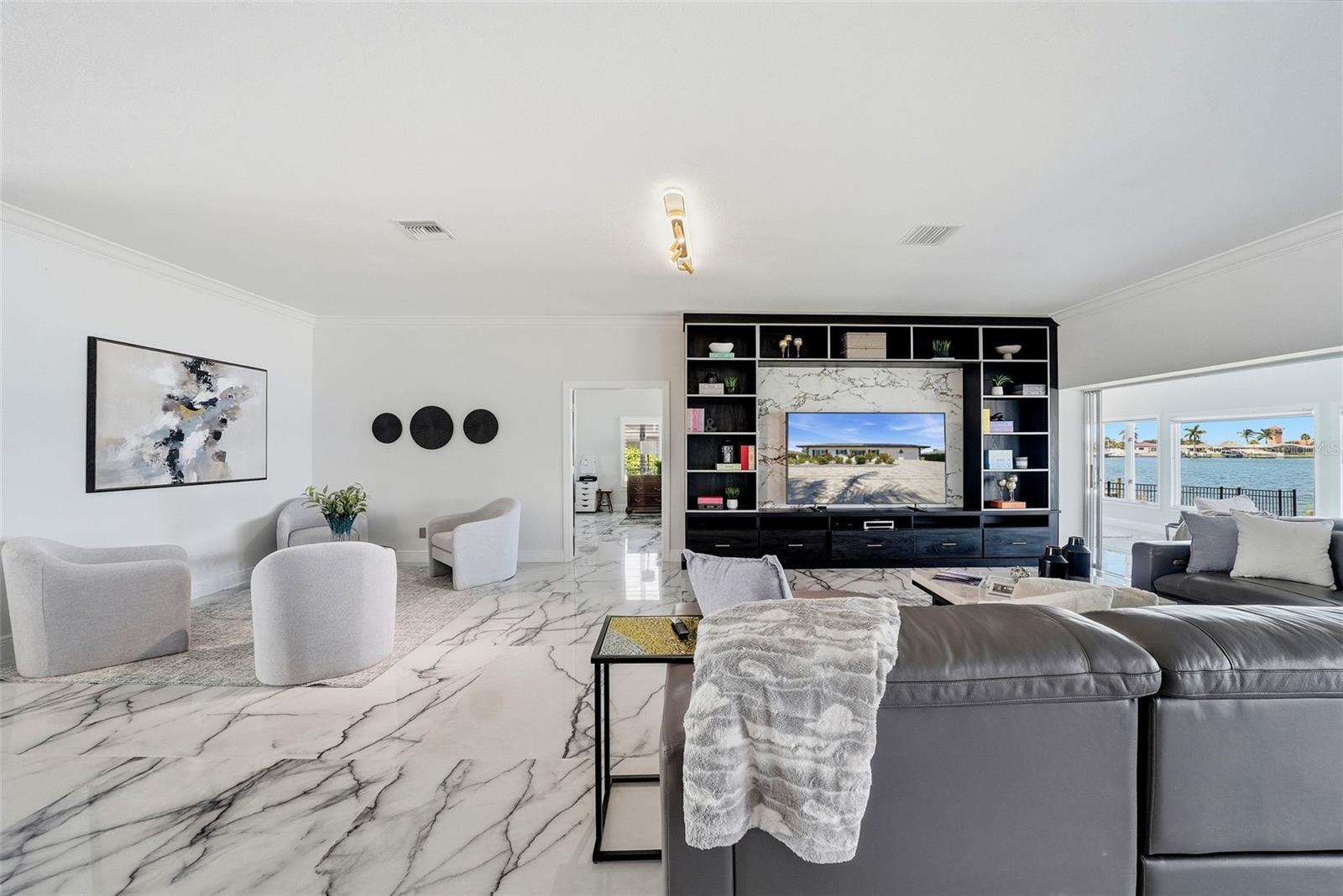 5207 BAY STATE RD