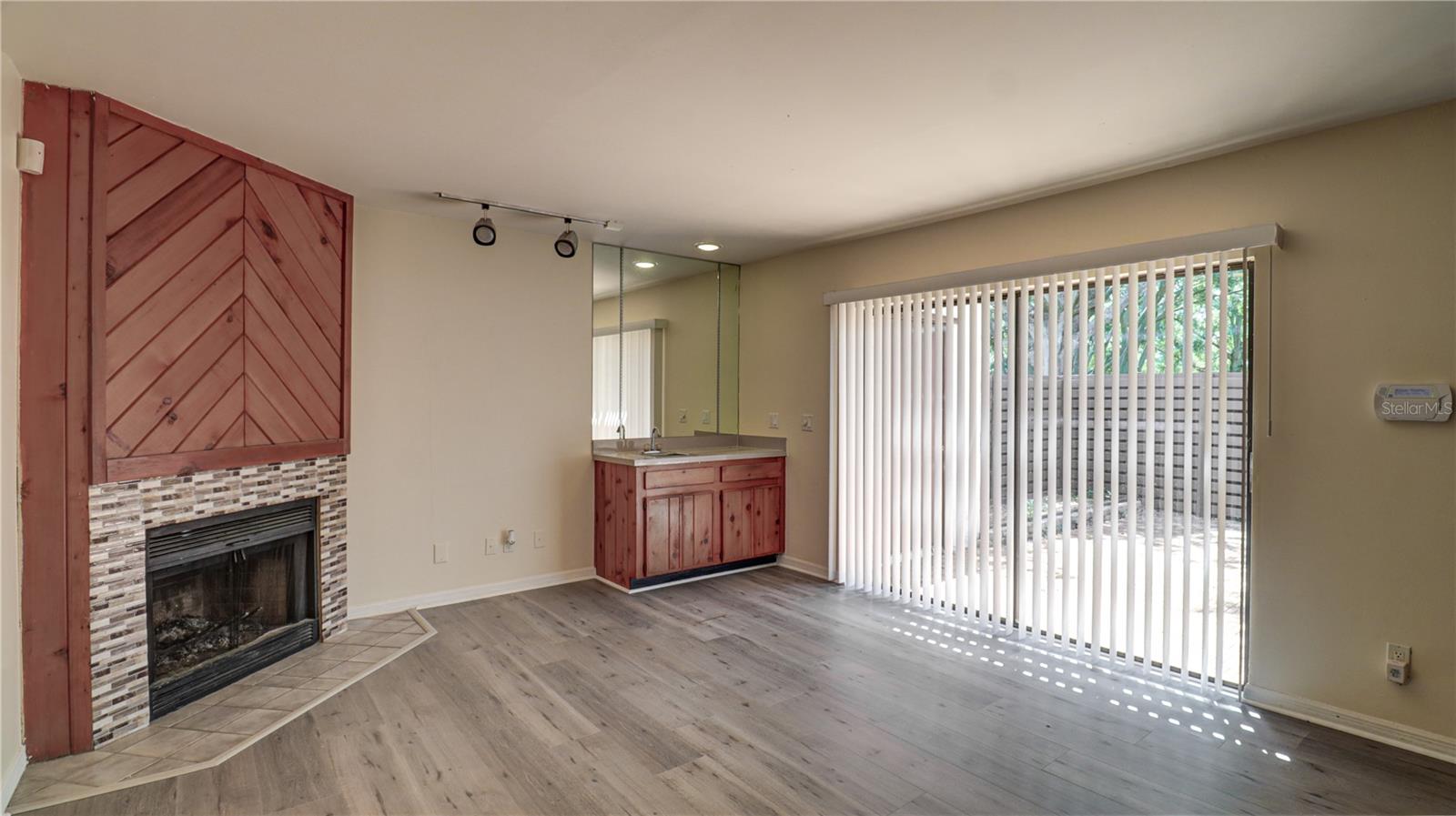 15206 W POND WOODS DR