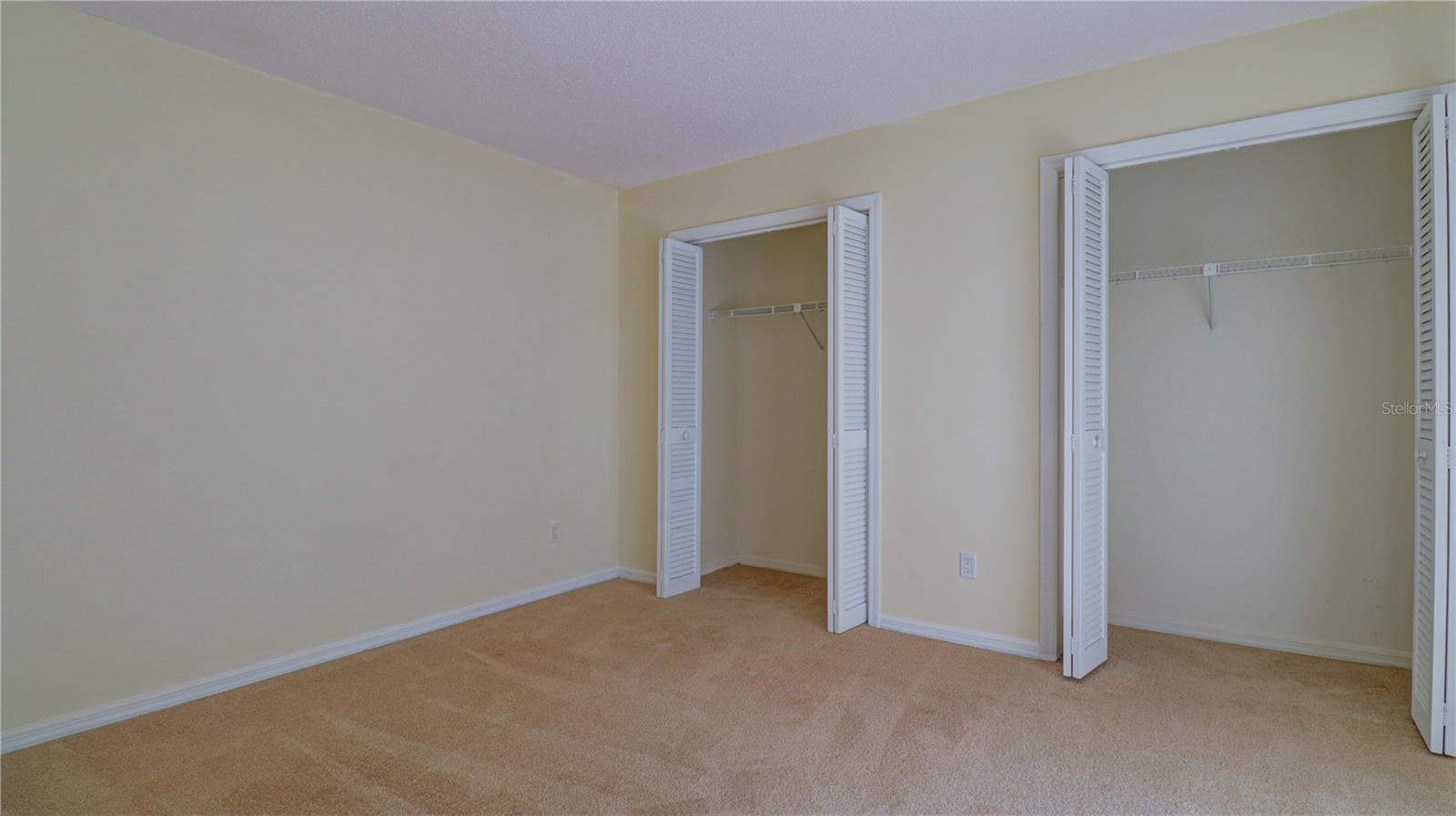 15206 W POND WOODS DR