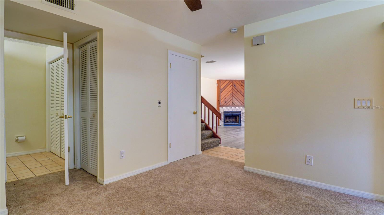 15206 W POND WOODS DR