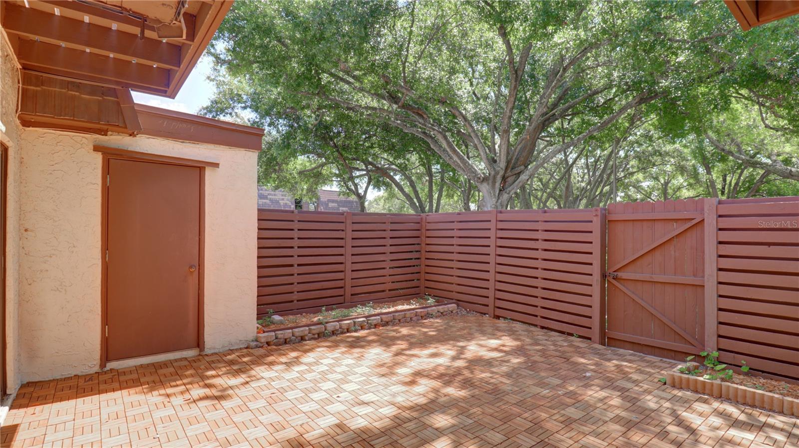15206 W POND WOODS DR