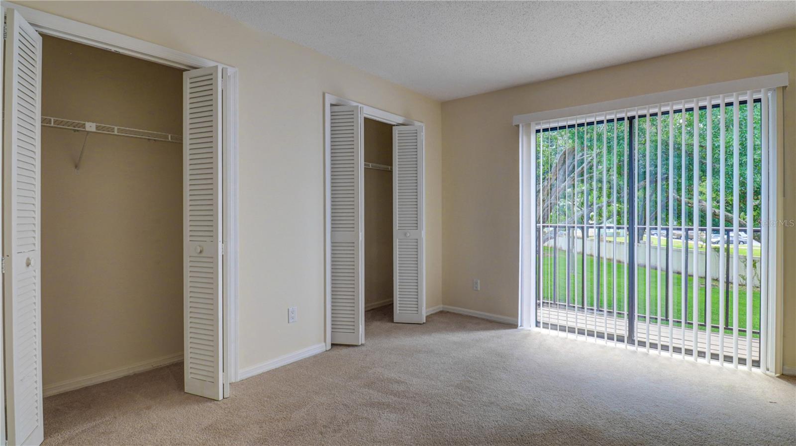 15206 W POND WOODS DR