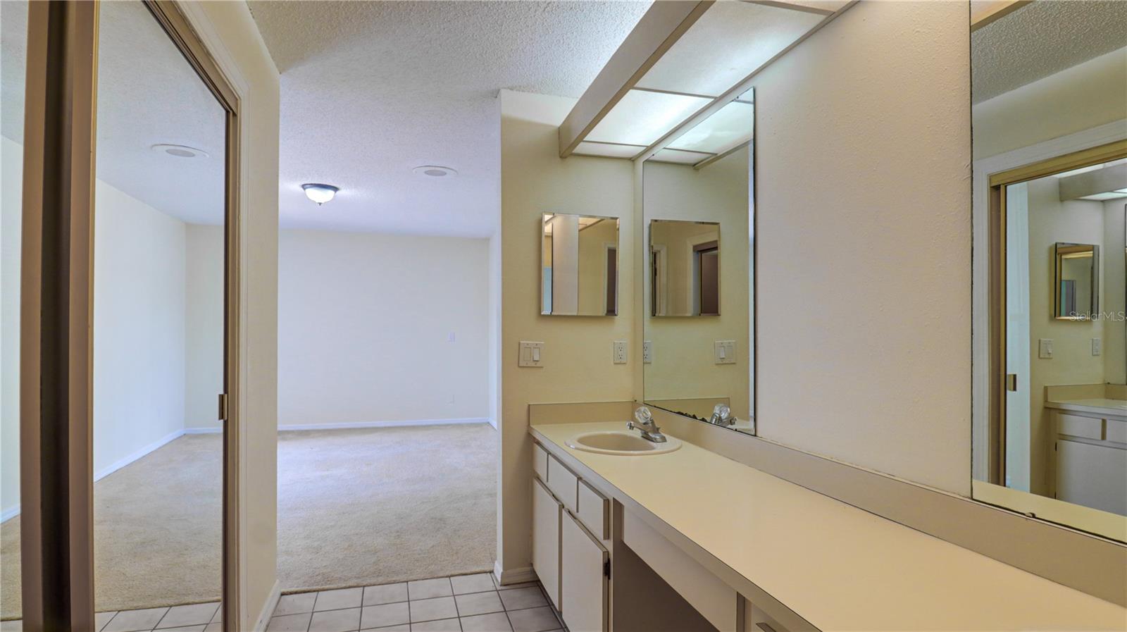 15206 W POND WOODS DR