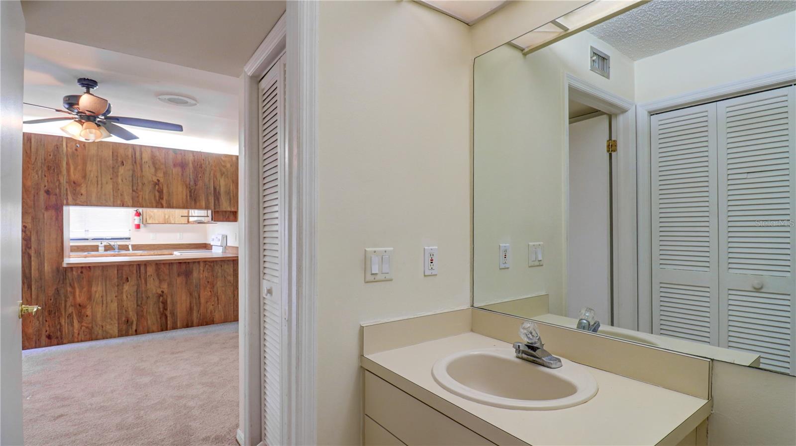 15206 W POND WOODS DR
