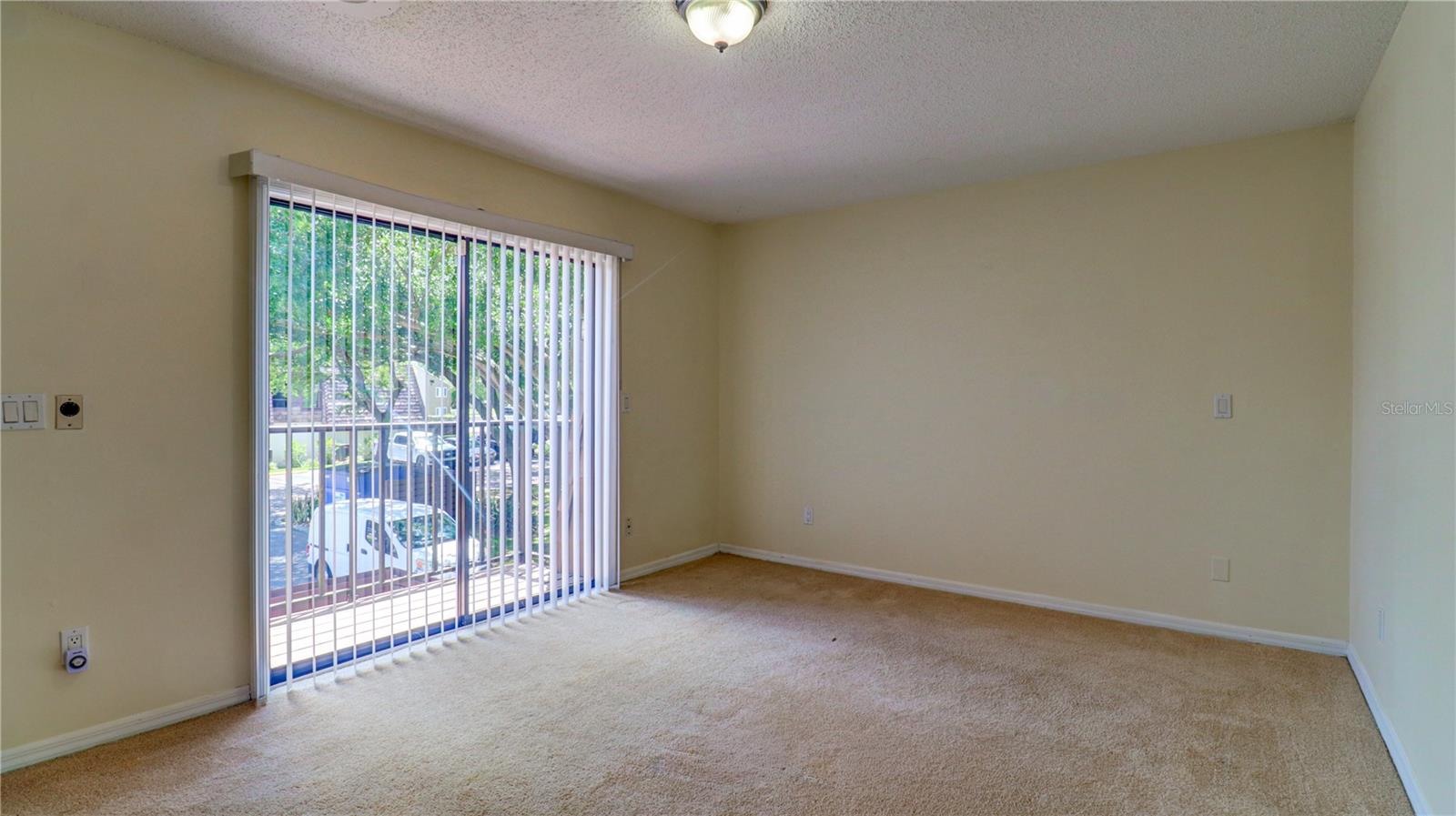 15206 W POND WOODS DR