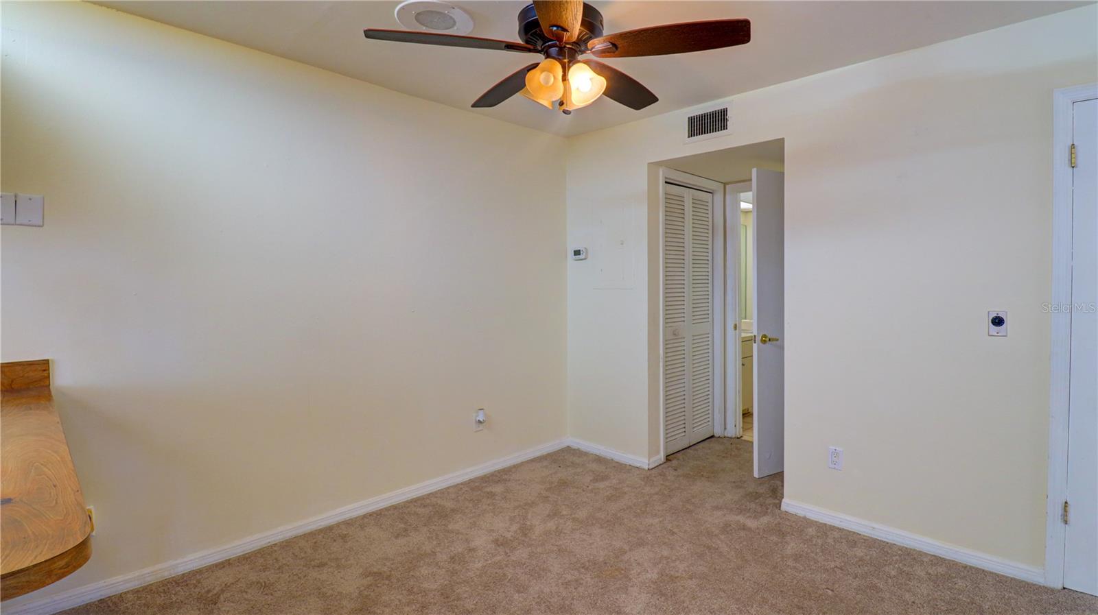 15206 W POND WOODS DR