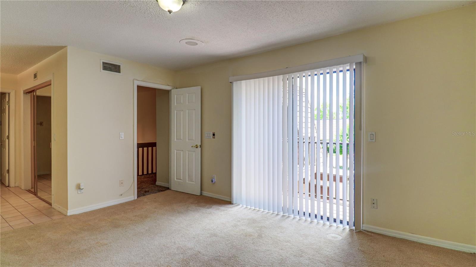 15206 W POND WOODS DR