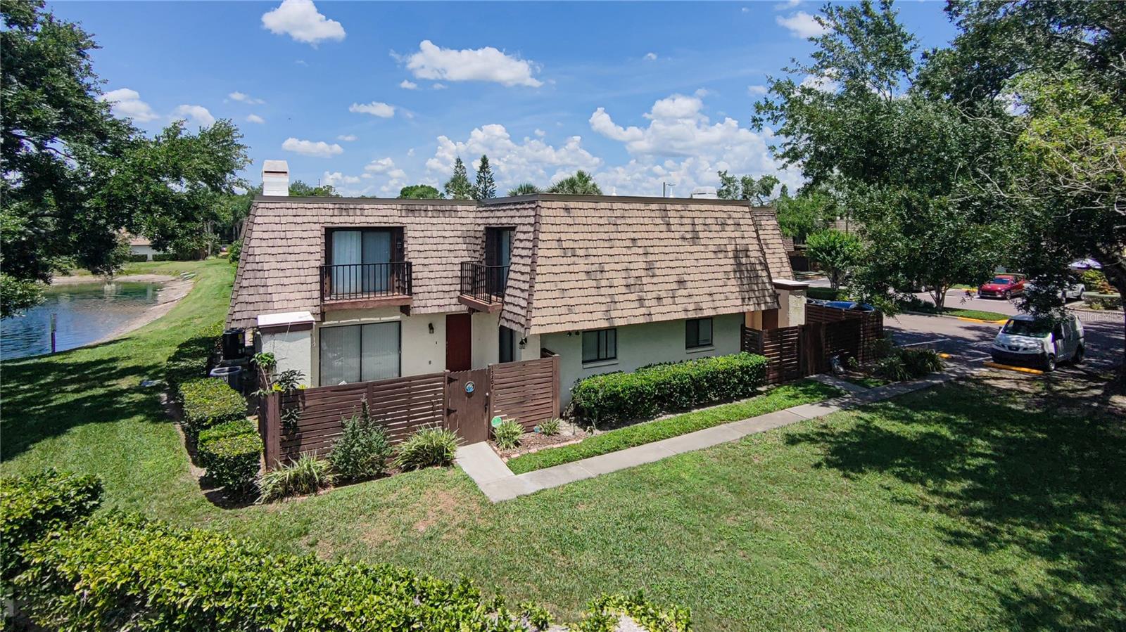 15206 W POND WOODS DR