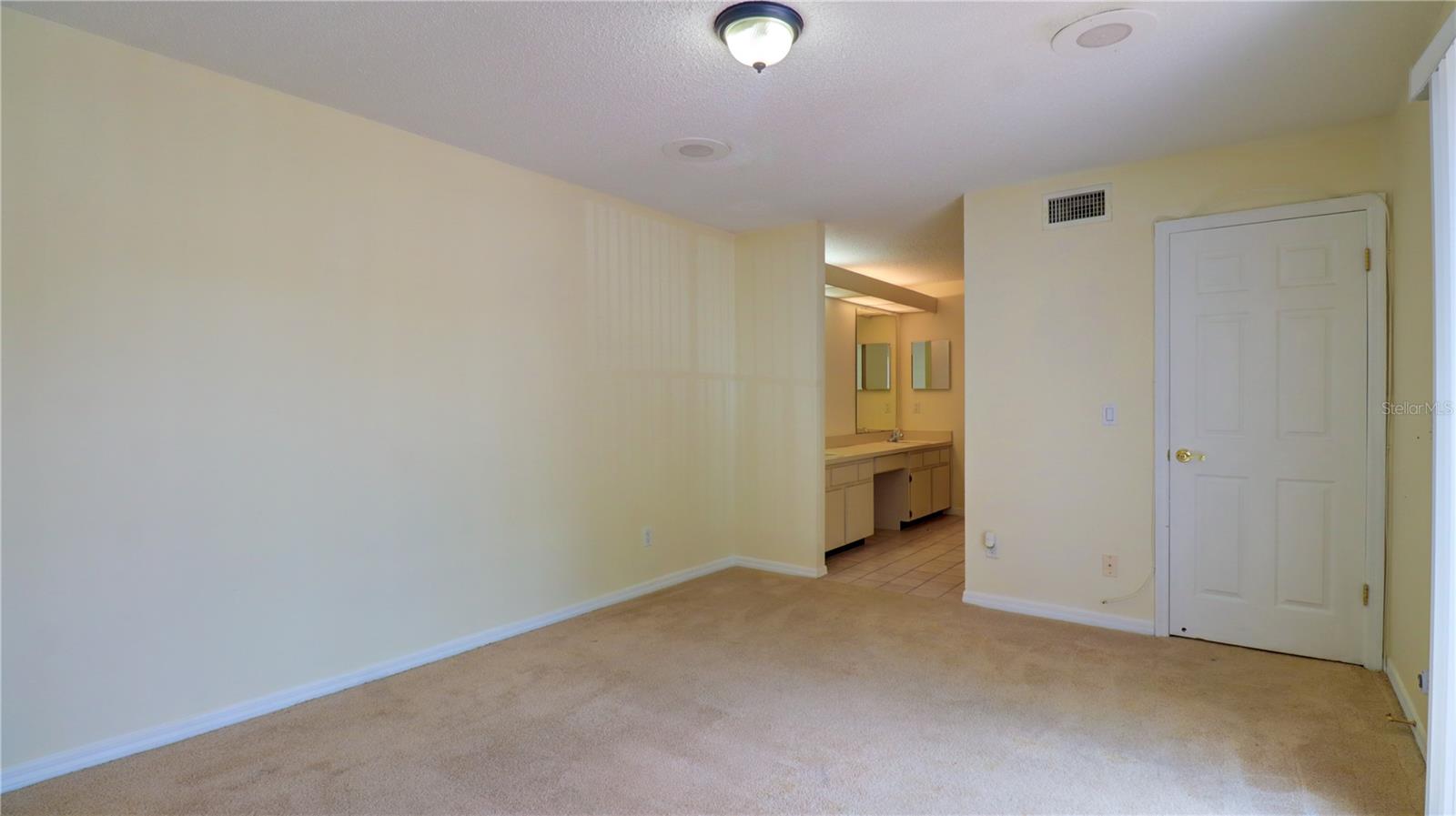 15206 W POND WOODS DR