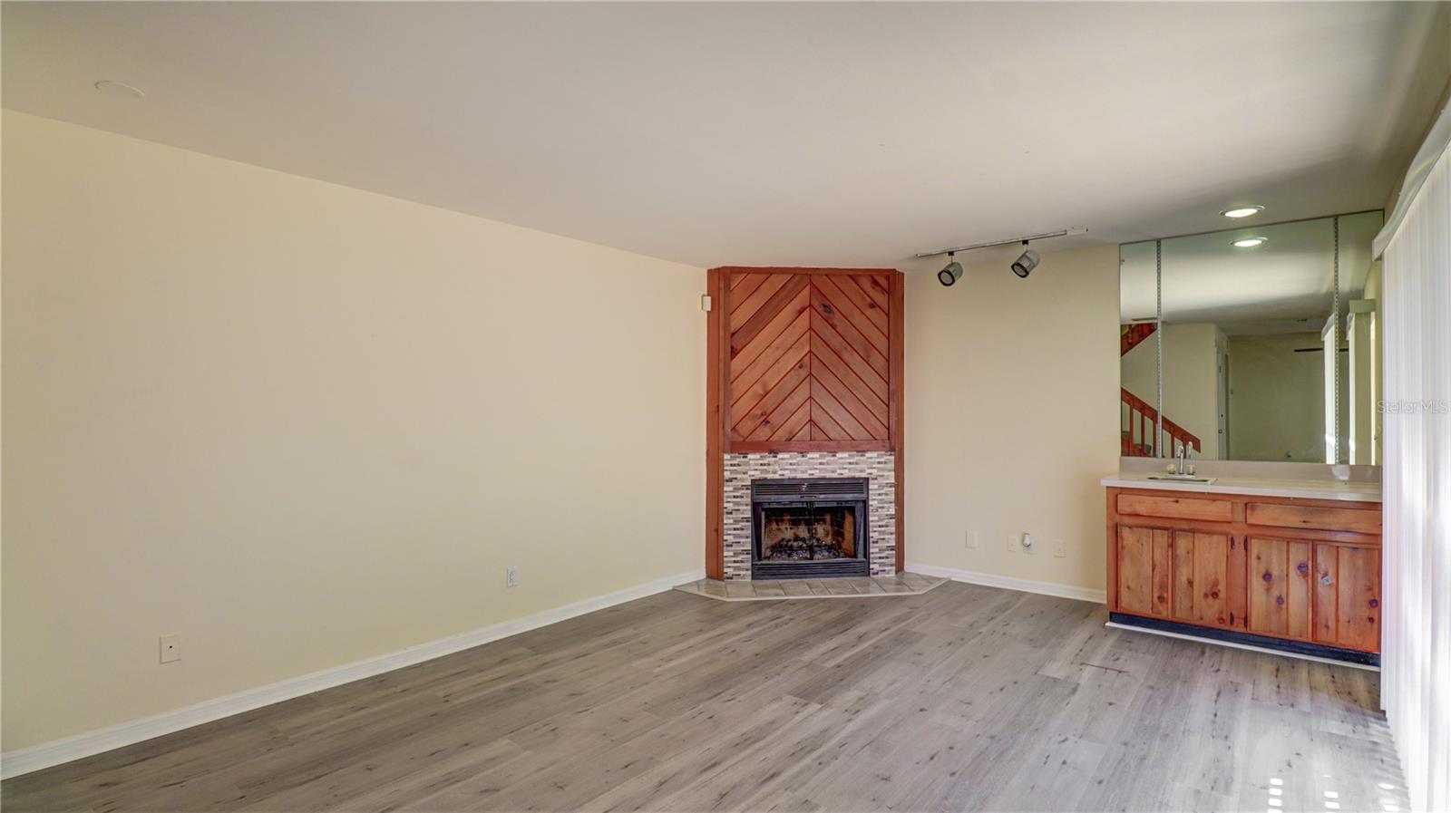 15206 W POND WOODS DR