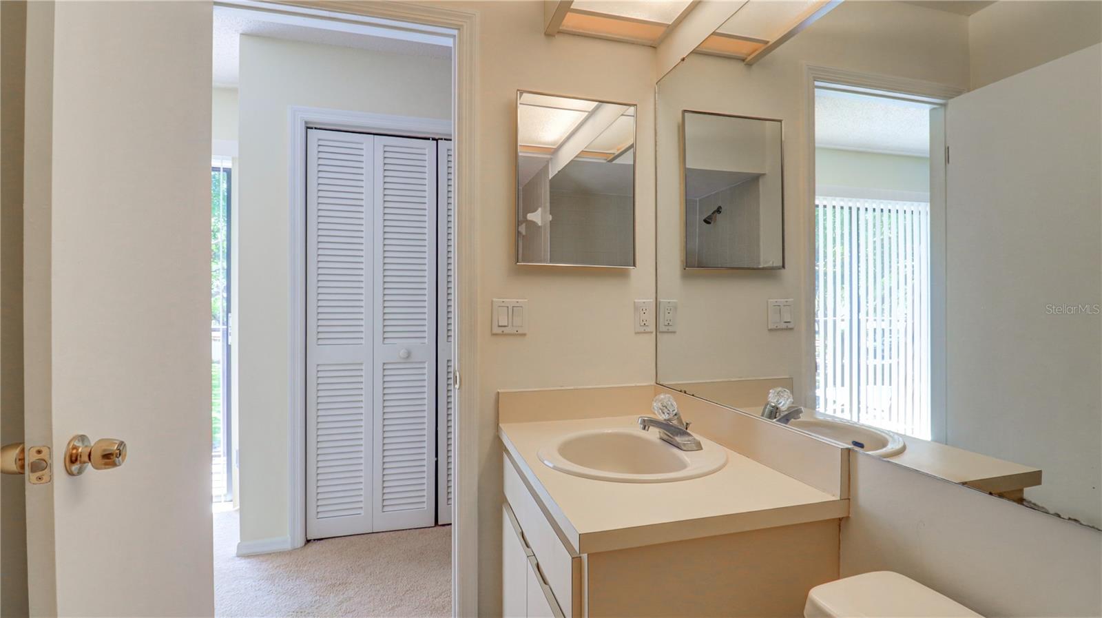 15206 W POND WOODS DR