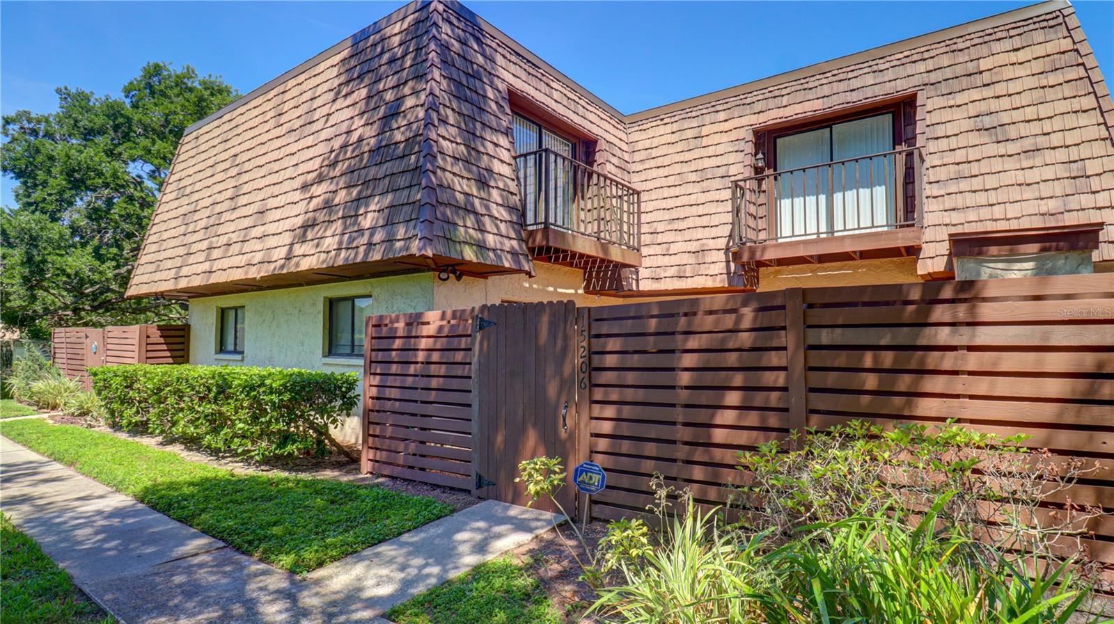 15206 W POND WOODS DR