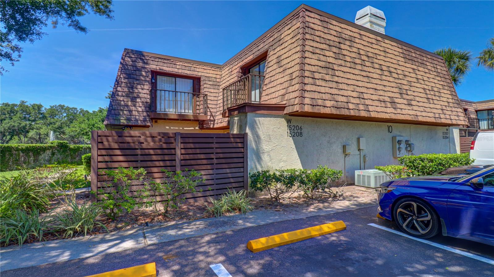 15206 W POND WOODS DR