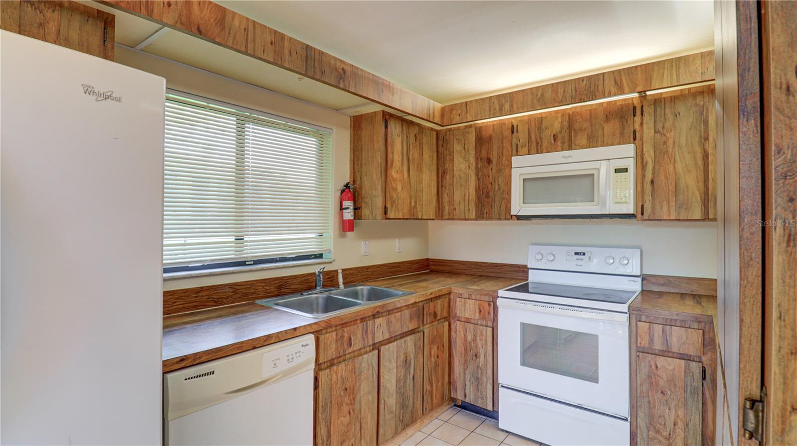 15206 W POND WOODS DR