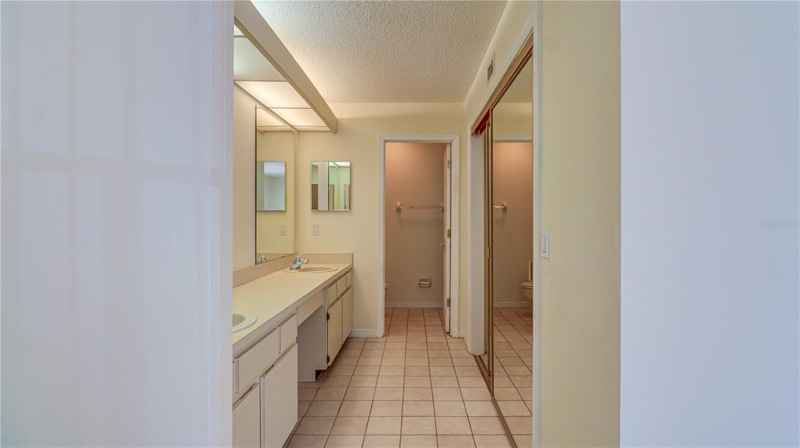 15206 W POND WOODS DR