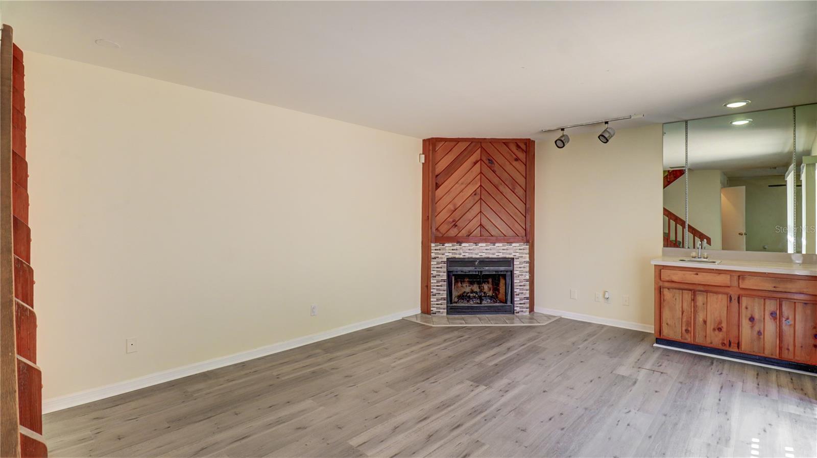 15206 W POND WOODS DR