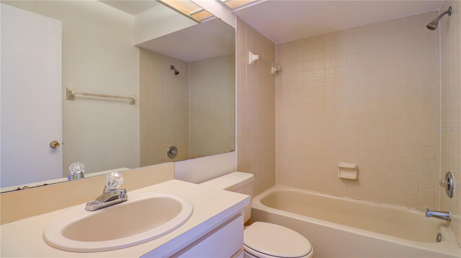 15206 W POND WOODS DR