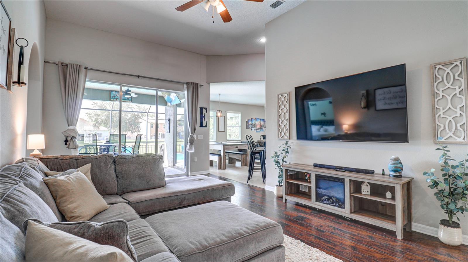5725 JUSTICIA LOOP