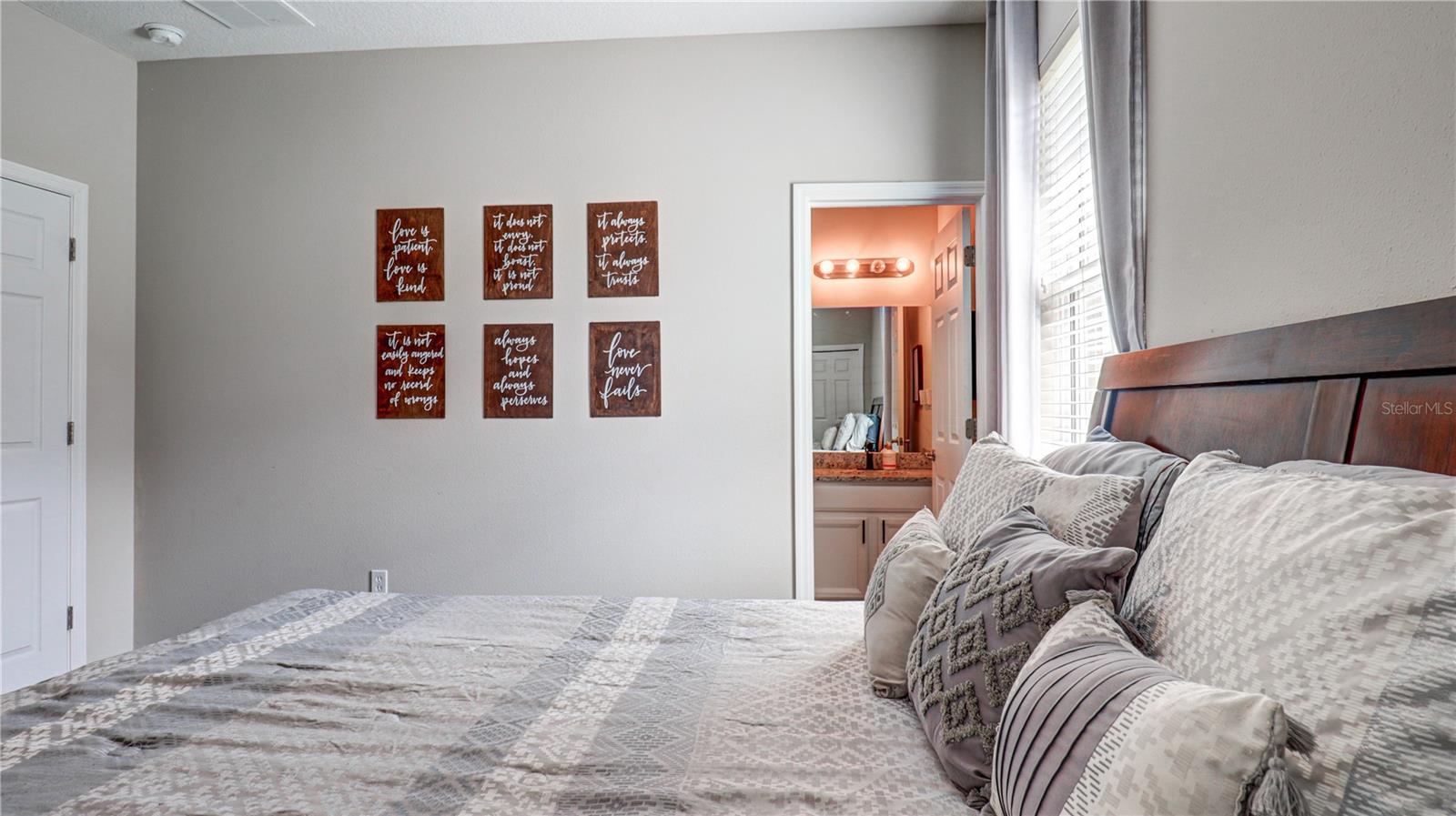 5725 JUSTICIA LOOP