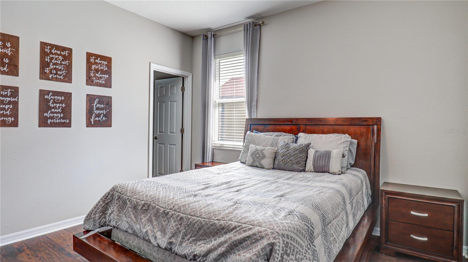 5725 JUSTICIA LOOP