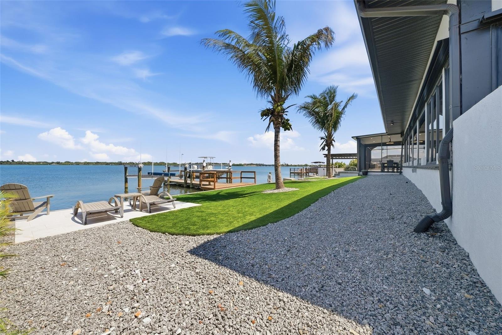 5207 BAY STATE RD
