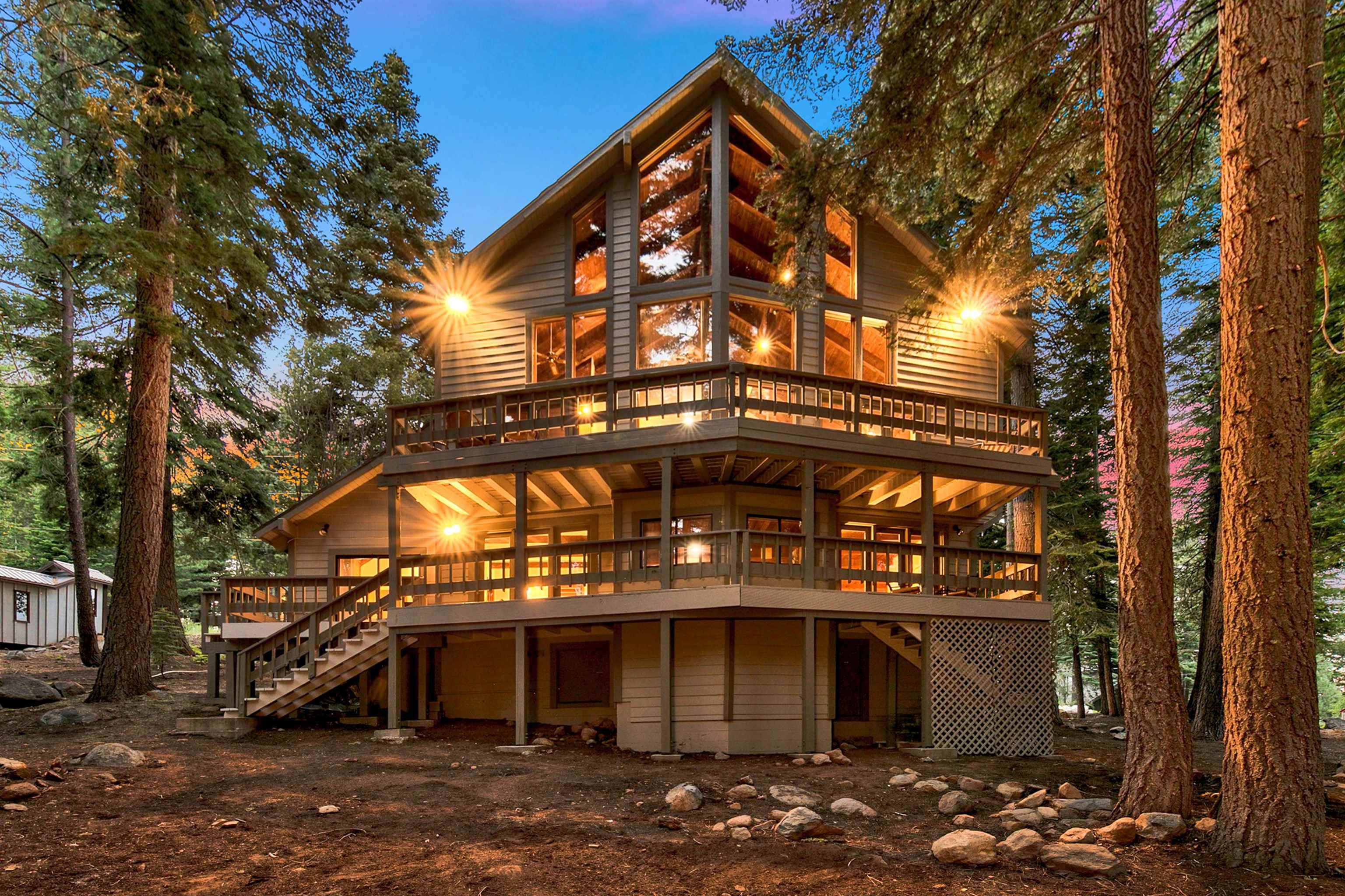 12899 Roundhill Drive