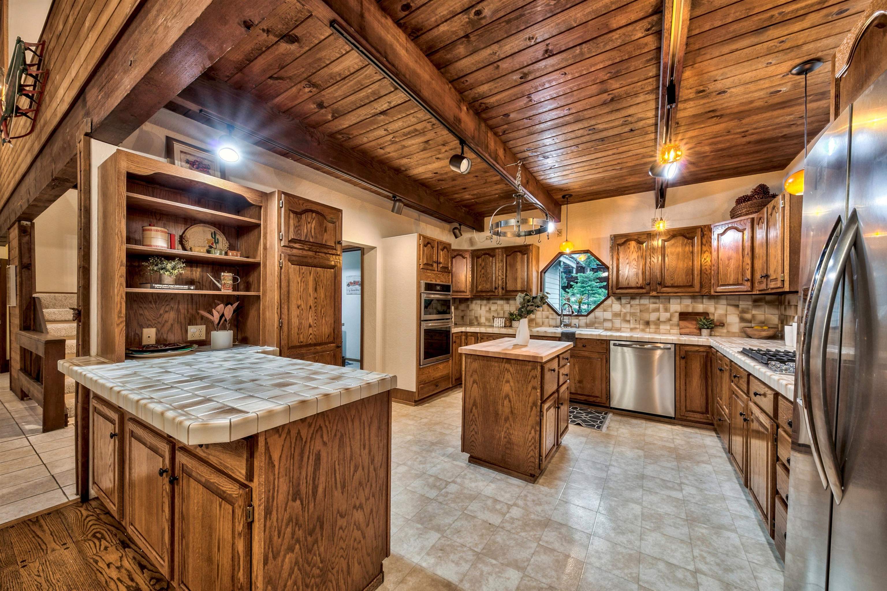 12899 Roundhill Drive