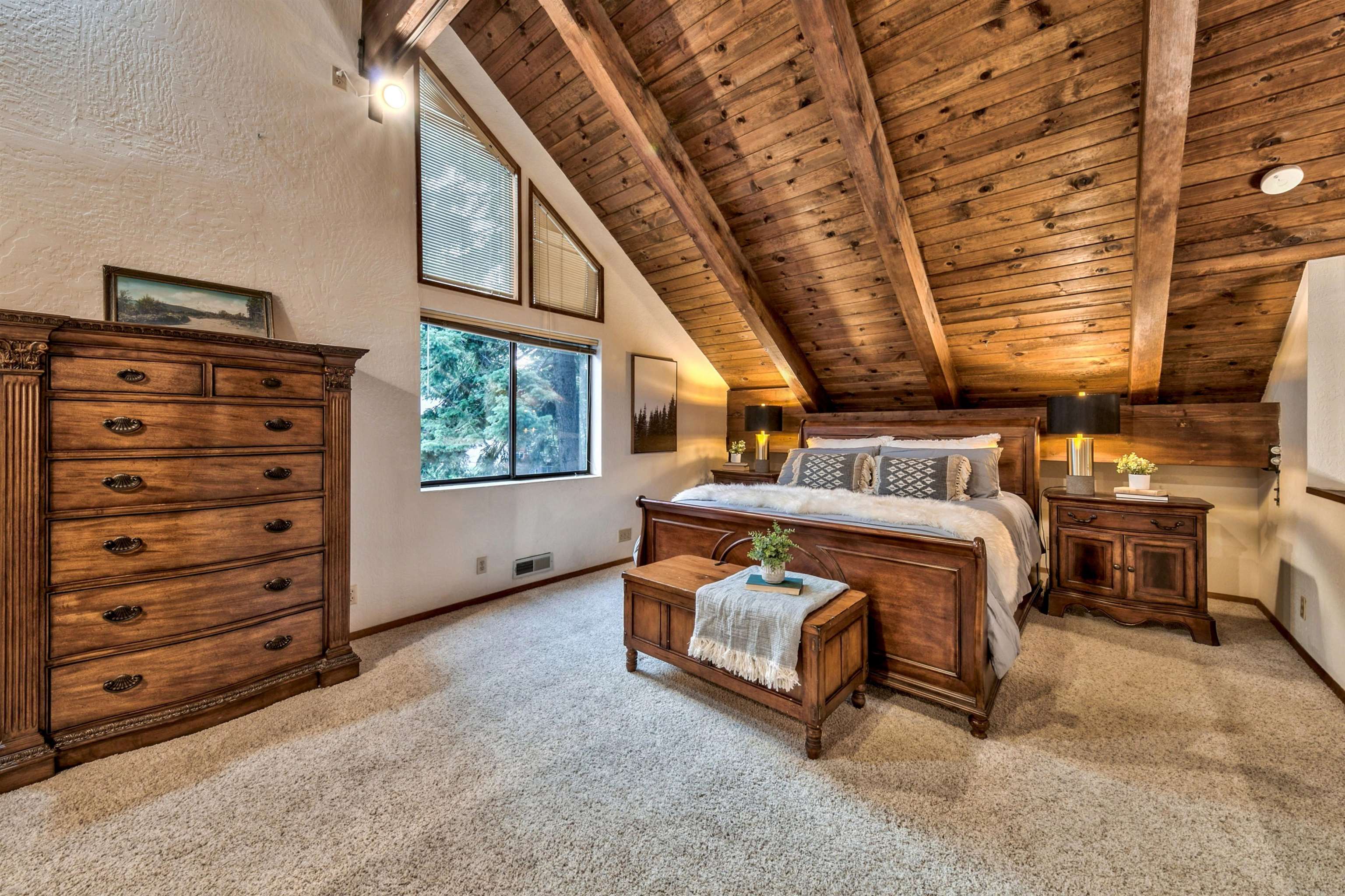 12899 Roundhill Drive
