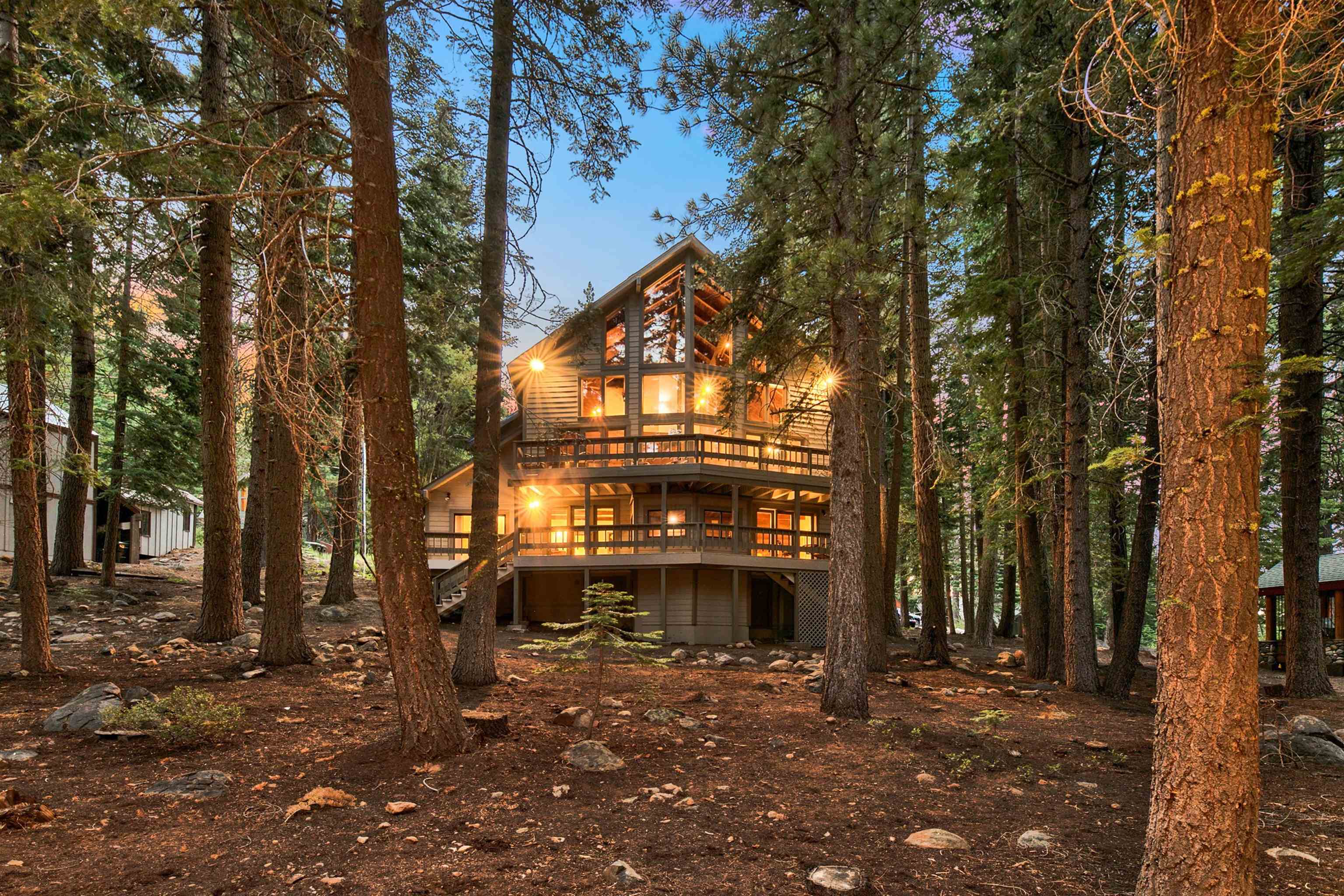 12899 Roundhill Drive