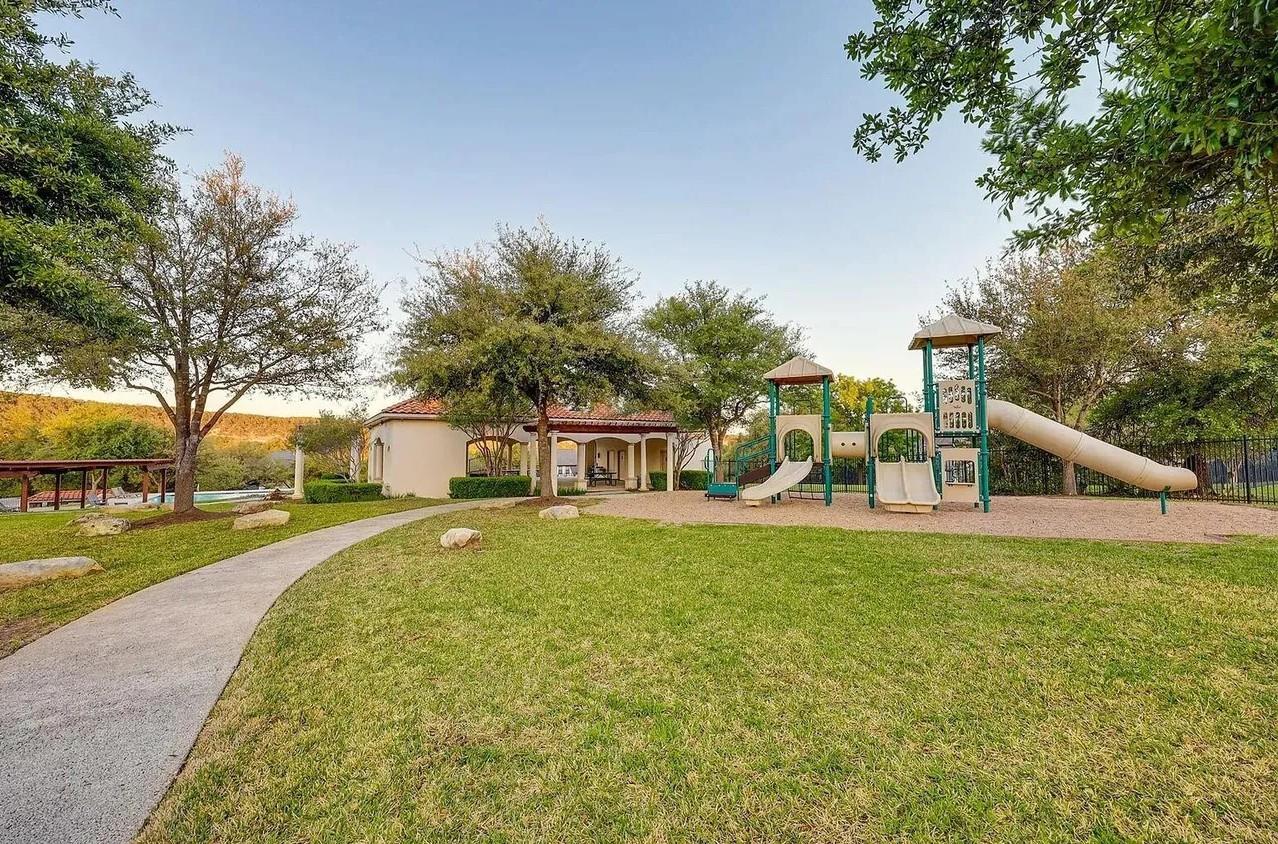 2611 Demona DR