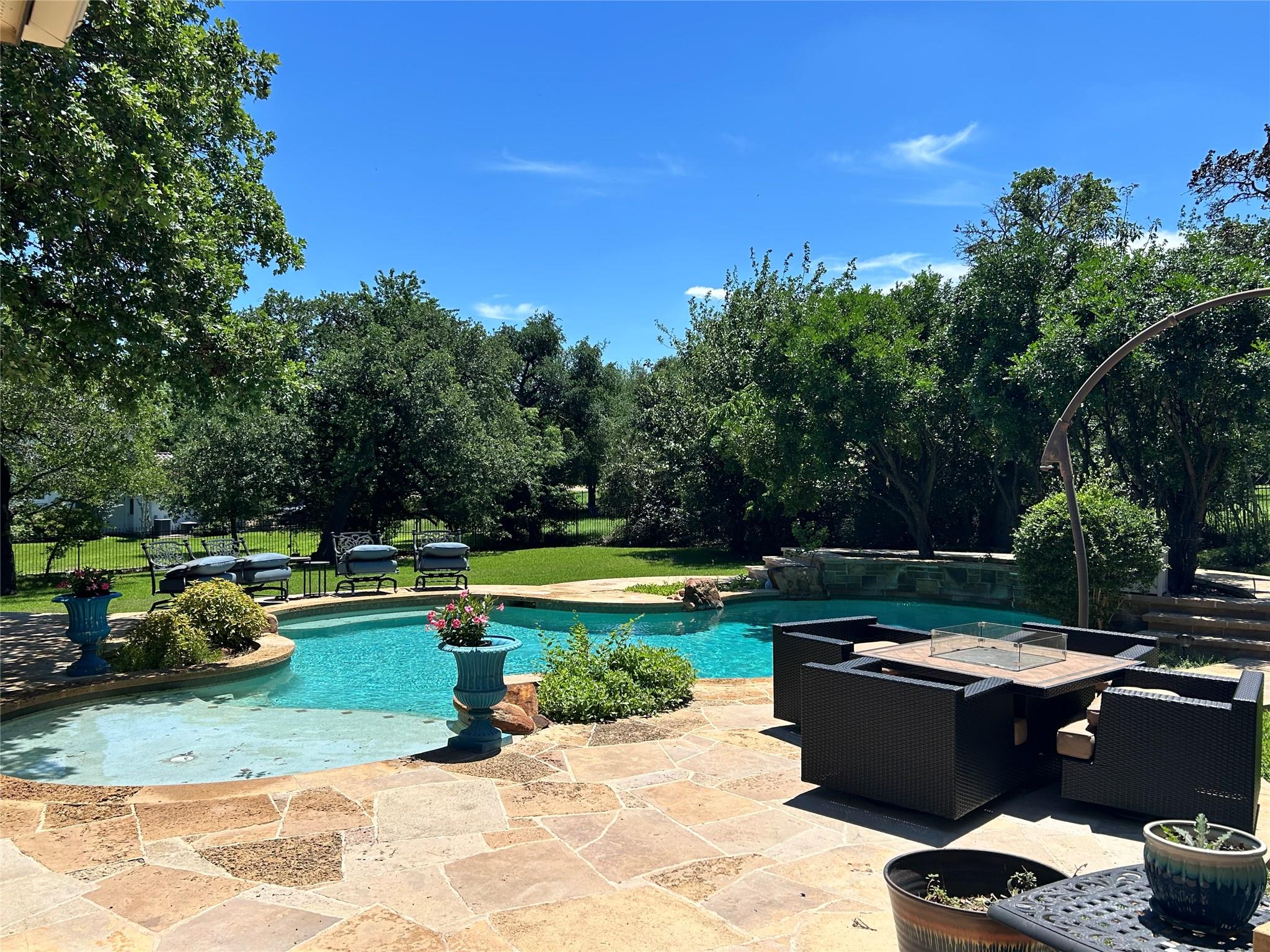 2611 Demona DR