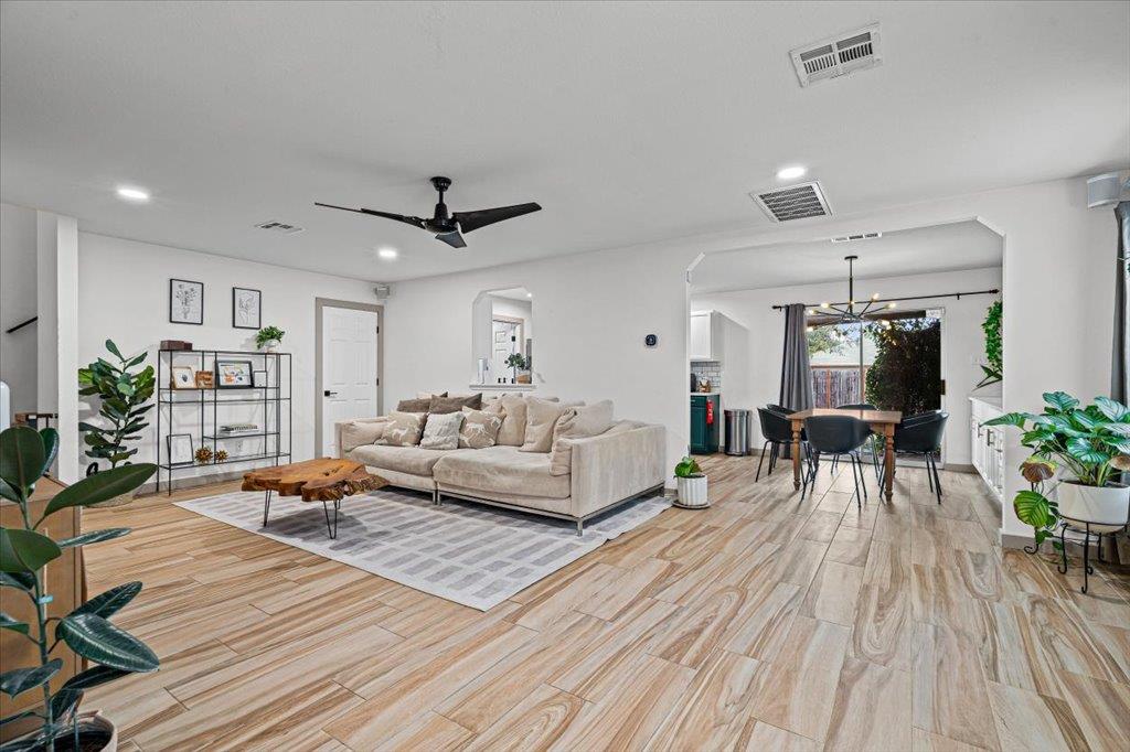 120 Hillhouse LN