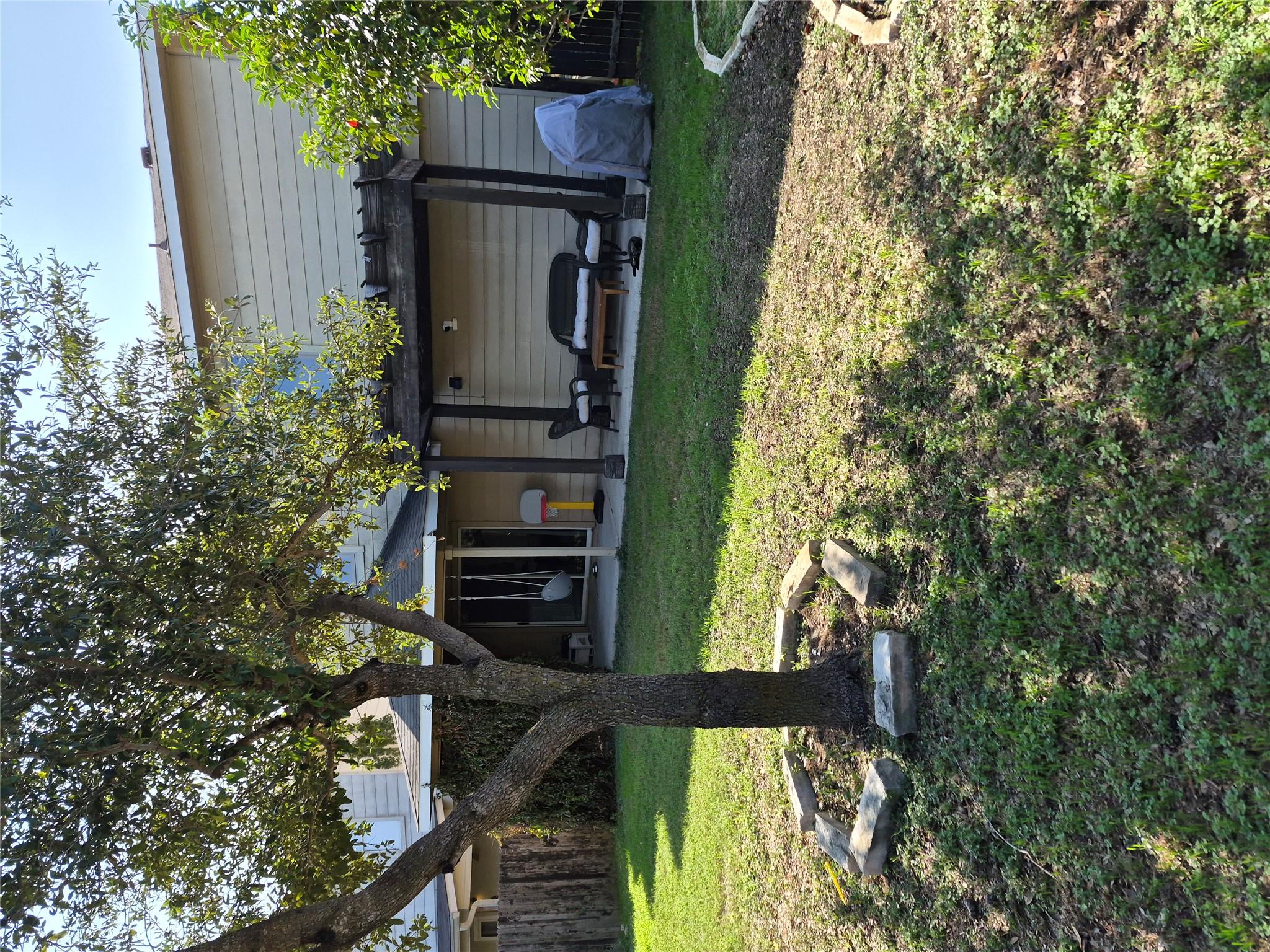 120 Hillhouse LN