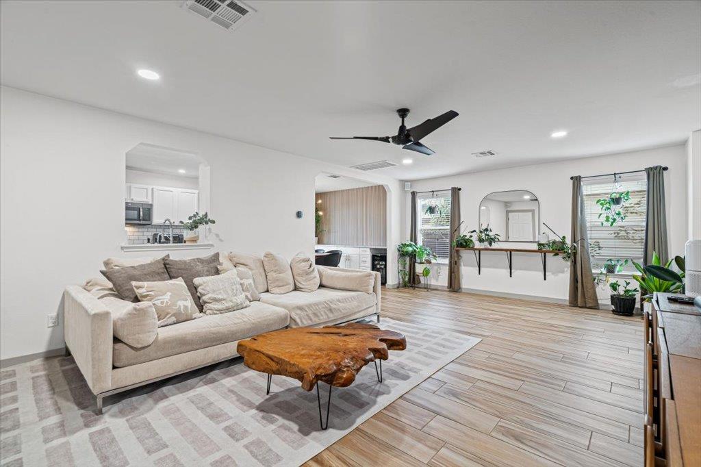 120 Hillhouse LN