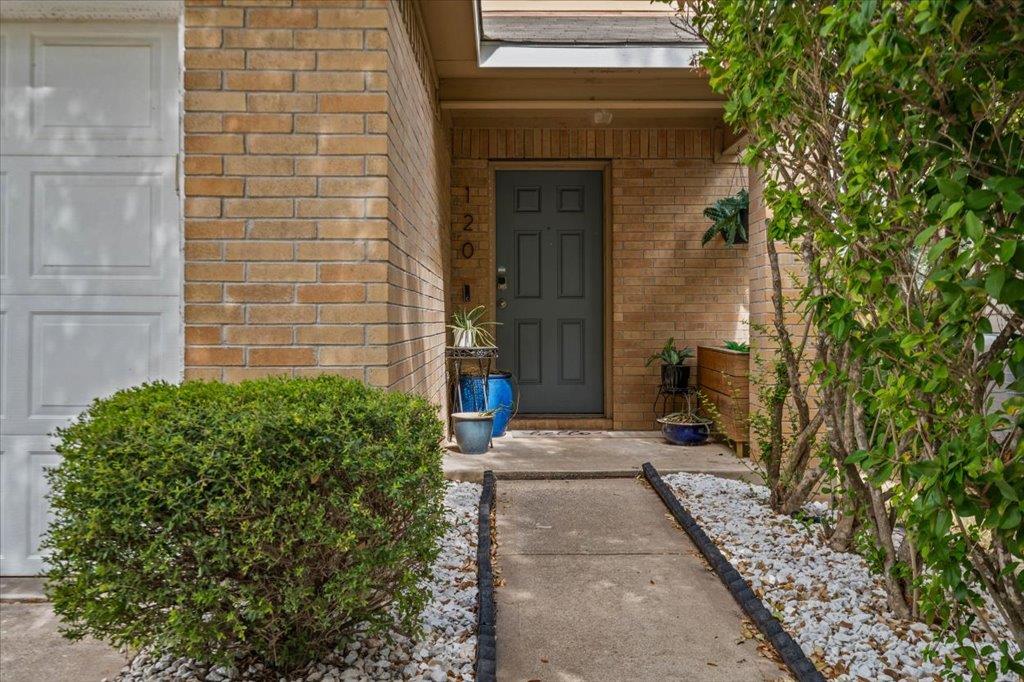 120 Hillhouse LN