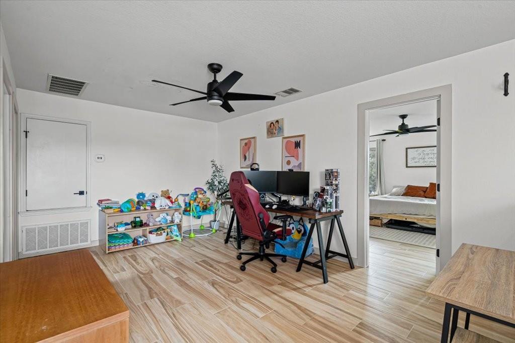 120 Hillhouse LN