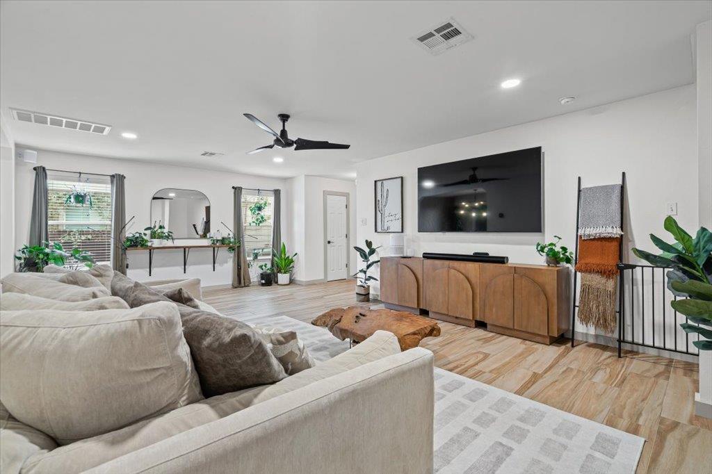 120 Hillhouse LN