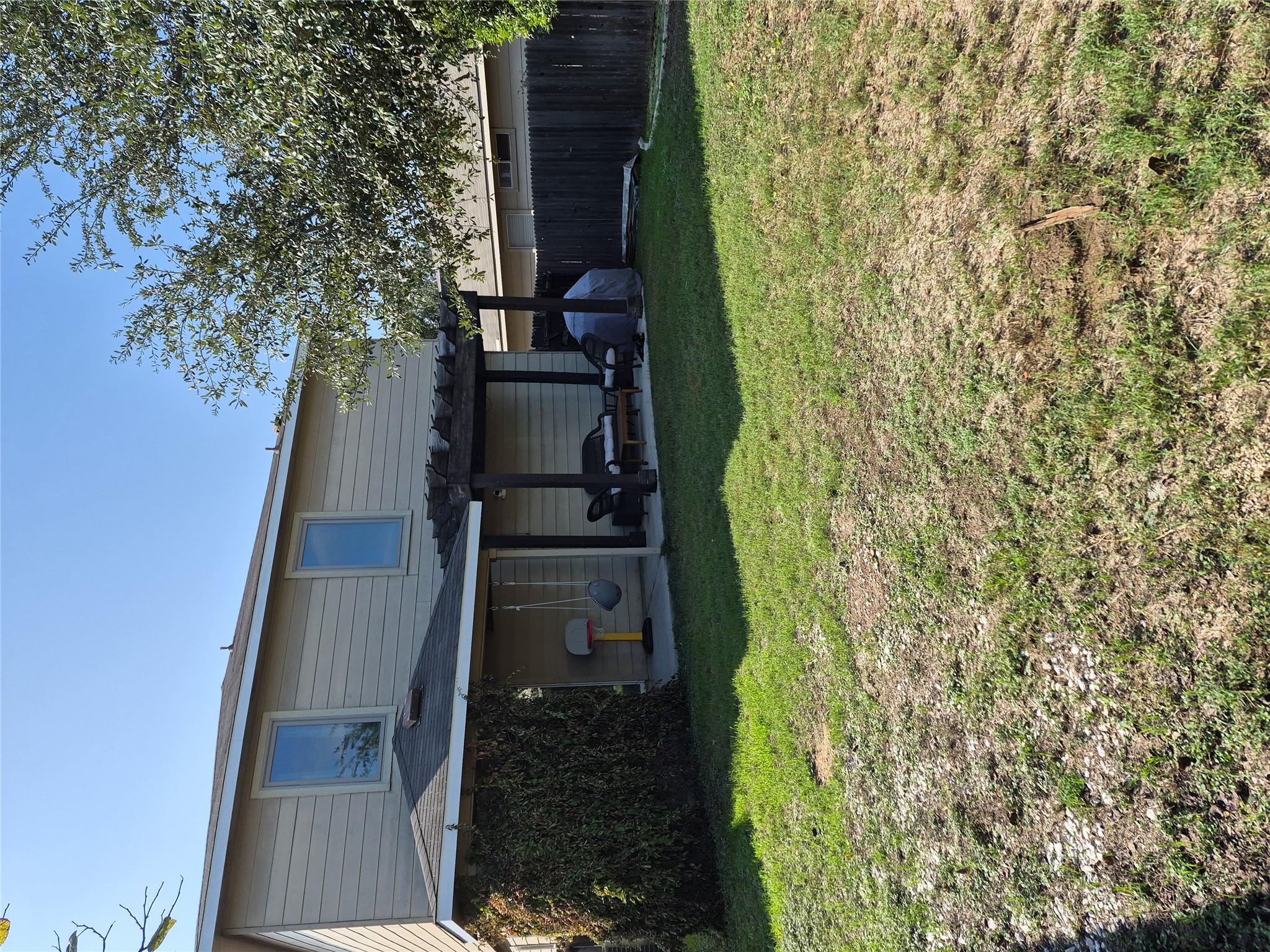 120 Hillhouse LN
