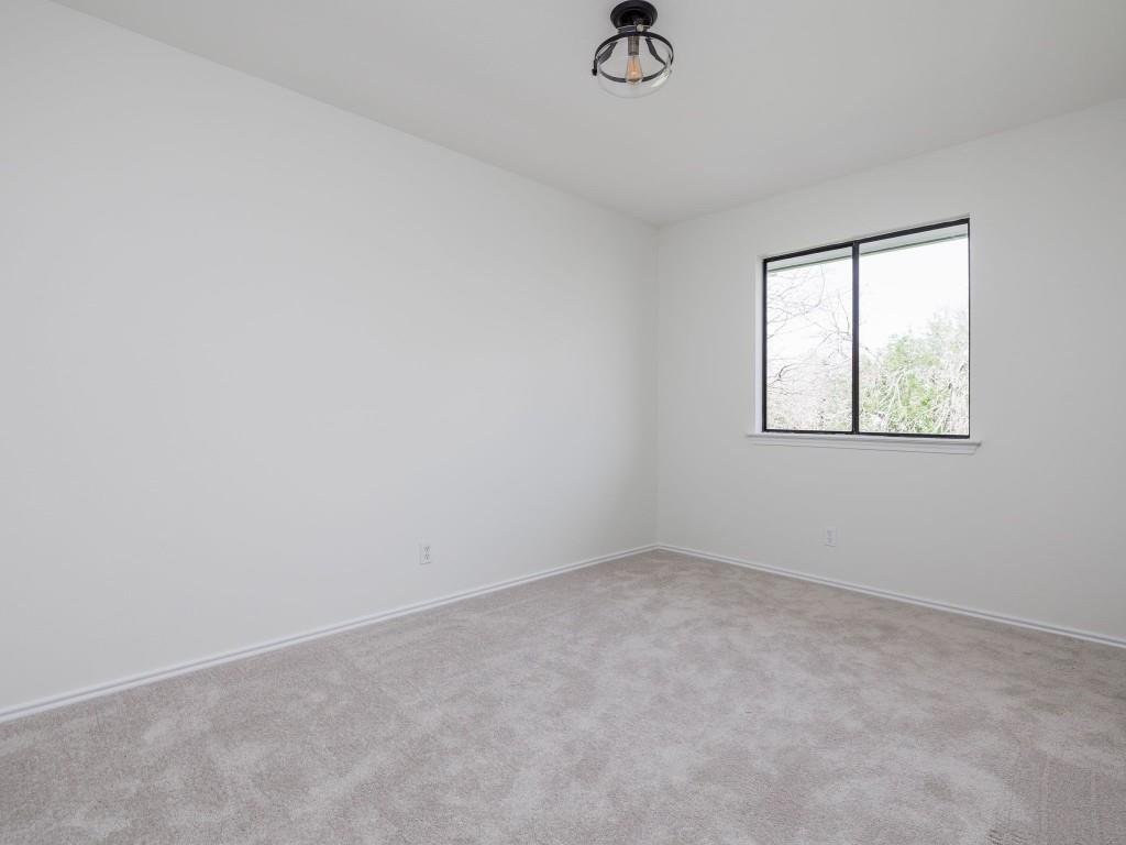 1805 White Oak CV