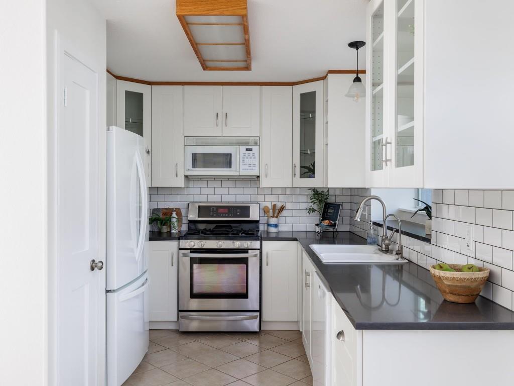 1805 White Oak CV