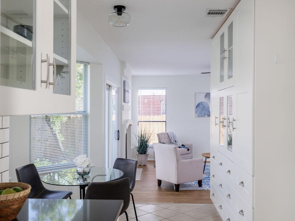 1805 White Oak CV