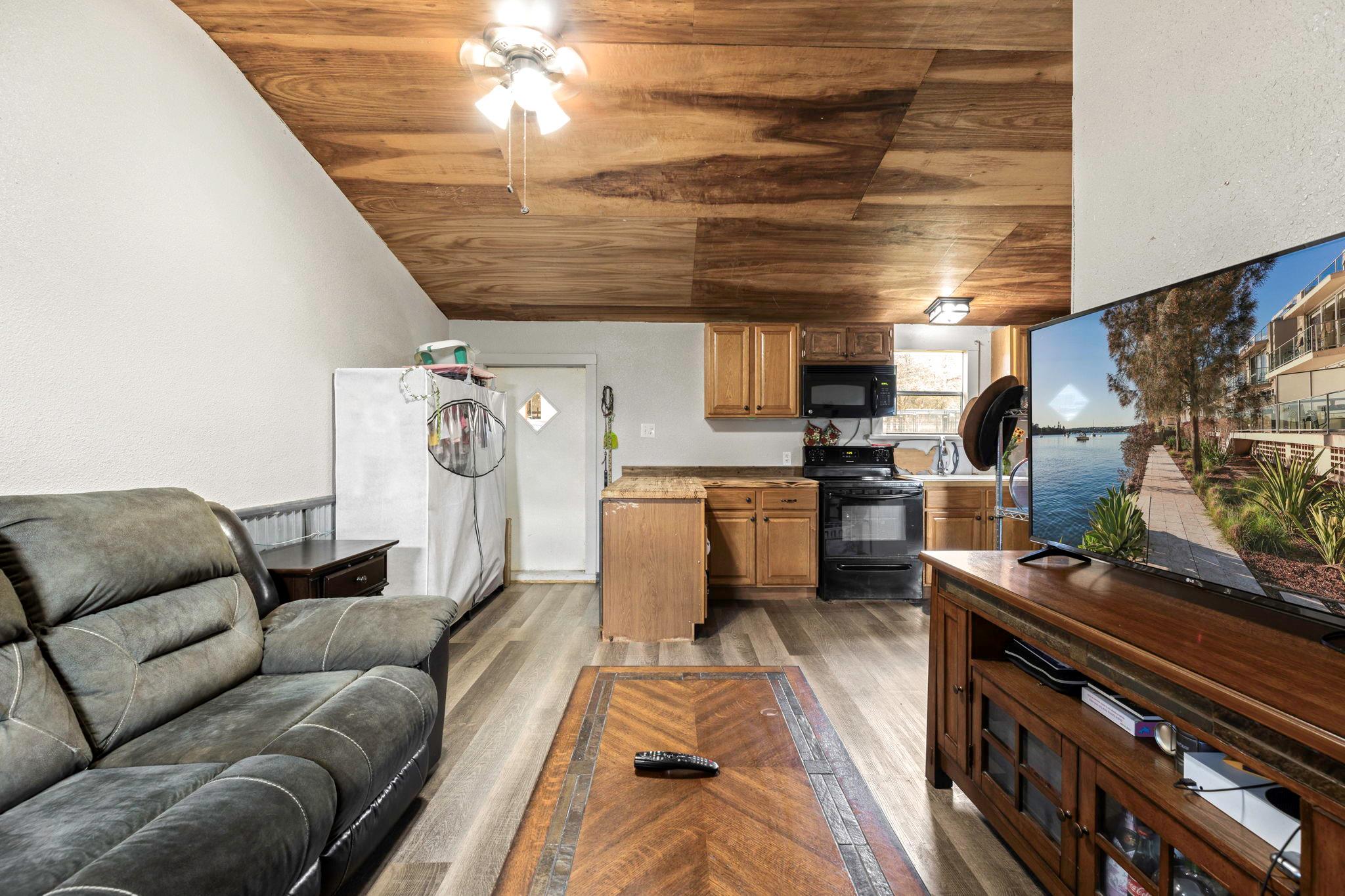771 Hillje RD